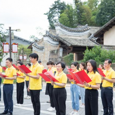 赣州厚德外国语学校：“学思践悟 知行合一”