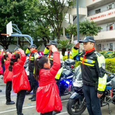 【安全第一课】构建安全同心圆 城市快警入校园