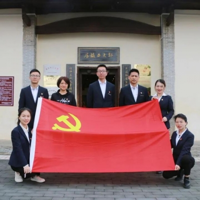追寻红色记忆 献礼建团100周年 - 厚德学校中学党支部开展主题教育实践活动