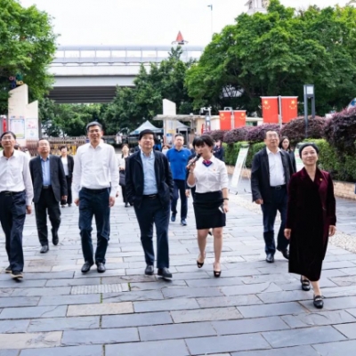 国家卫生健康委食品司副司长田建新一行莅临我校调研